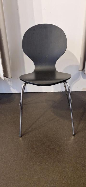 Zwarte vlinderstoel beschikbaar voor biedingen