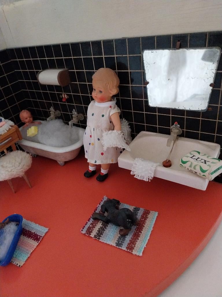 Poppenbadkamer (2) jaren `40, Kinderen en Baby's, Speelgoed | Poppenhuizen, Verzenden, Poppenhuis