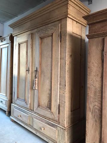 Antieke oud eiken geloogde kast 1850 demontabel beschikbaar voor biedingen
