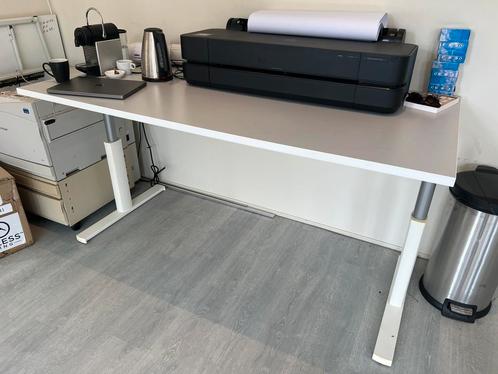 Bureau (2 stuks), Huis en Inrichting, Bureaus, Gebruikt, Bureau, In hoogte verstelbaar, Ophalen