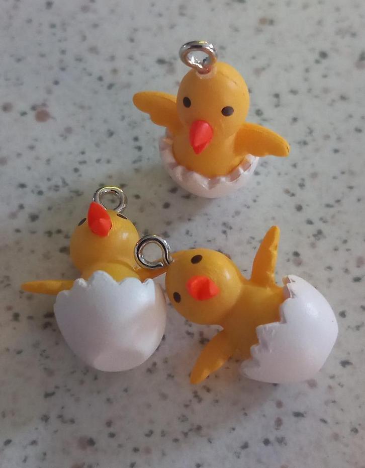 Kuikentjes bedel "nieuw", Hobby en Vrije tijd, Kralen en Sieraden maken, Nieuw, Bedel, Ophalen of Verzenden