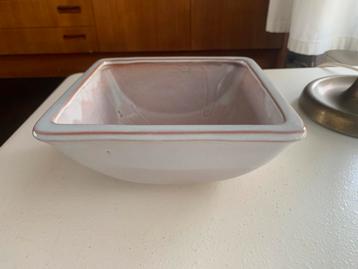 Mobach Utrecht lichtgrijze lage bloempot beschikbaar voor biedingen