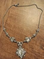zilverkleurige ketting met steentjes, Gebruikt, Ophalen of Verzenden, Zilver, Overige materialen