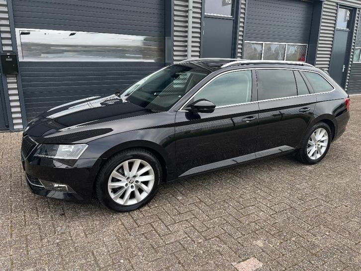 Skoda Superb 1.6TDI 88KW Combi Dsg-7 2015 Zwart, Auto's, Skoda, Particulier, Superb, ABS, Airbags, Airconditioning, Bluetooth