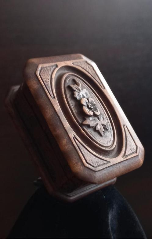 Antieke Foret Noir-Klein diamantdoosje, uit houten, Antiek en Kunst, Kunst | Beelden en Houtsnijwerken, Ophalen of Verzenden