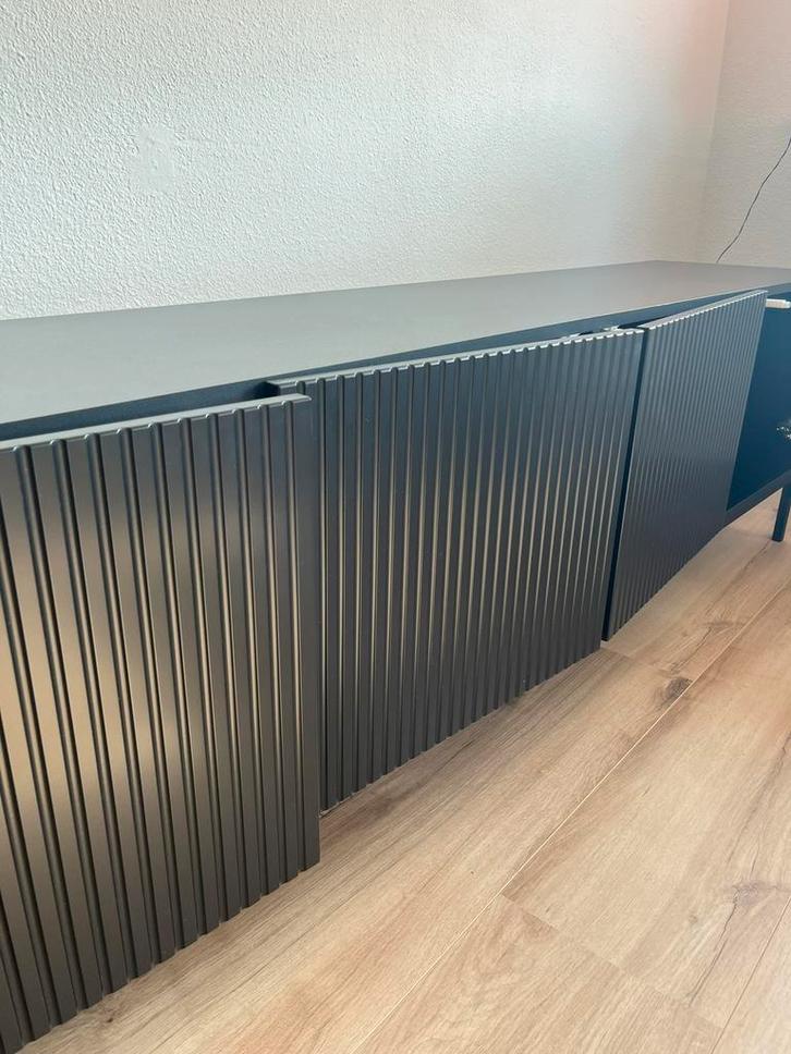 Zwarte TV meubel 200cm, Huis en Inrichting, Kasten | Dressoirs, Zo goed als nieuw, 25 tot 50 cm, Ophalen