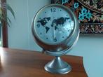 GLOBE METAAL RETRO SPACE JAREN WERELDBOL & KLOK DECORATIEF, Huis en Inrichting, Ophalen of Verzenden, Gebruikt