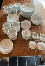 12 persoons porcelein servies met decoratief reliëf, Huis en Inrichting, Keuken | Servies, Ophalen, Zo goed als nieuw, Overige stijlen