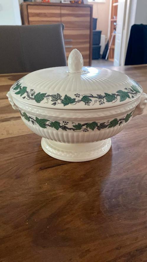 <Wedgwood Stratford puntgave dekschaal>, Antiek en Kunst, Antiek | Schalen, Ophalen
