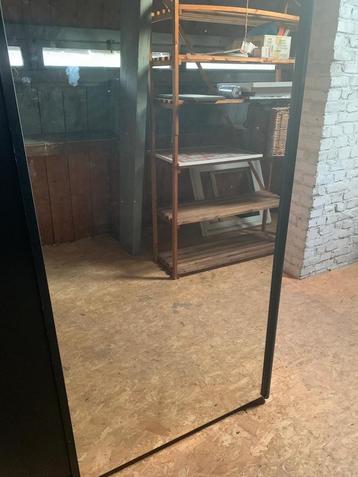 Kledingkast met spiegel schuifdeur - Maastricht beschikbaar voor biedingen