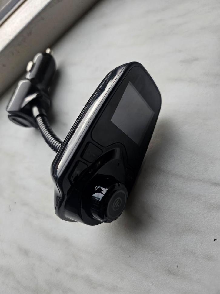 Bluetooth Carkit FM Transmitter, Auto diversen, Autoradio's, Zo goed als nieuw, Ophalen of Verzenden