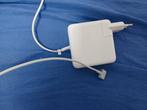 Macbook lader, Computers en Software, Laptop-opladers, Ophalen of Verzenden, Zo goed als nieuw