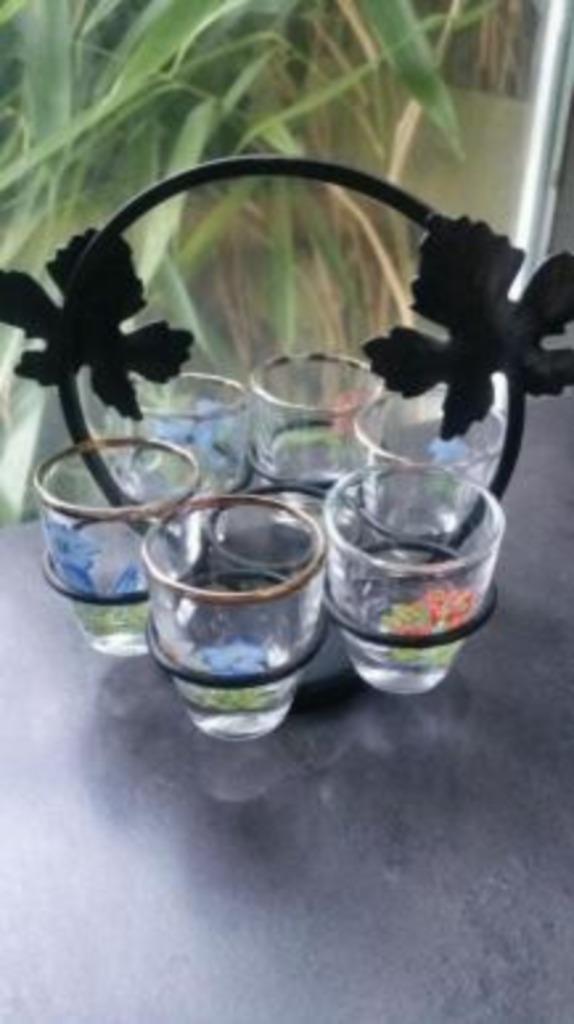 Prachtig leuk vintage shotglazen borrelset zwitserland in pr, Antiek en Kunst, Antiek | Servies los, Ophalen of Verzenden