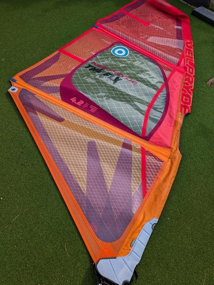 Neil Pryde the Fly 4.2 - 2019, Watersport en Boten, Windsurfen, Zo goed als nieuw, Zeil, Minder dan 250 cm, Met draagtas, Minder dan 5 m²