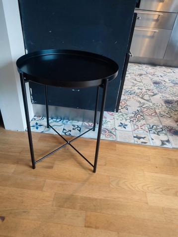 Bijzettafel met afneembaar blad beschikbaar voor biedingen