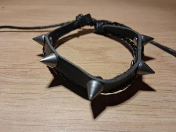 zwarte leren armband pins beschikbaar voor biedingen