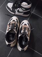 Sneakers: Air Jordan & Steve Madden, Kleding | Dames, Schoenen, Ophalen, Wit, Sneakers of Gympen, Gedragen