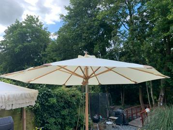 Zo goed als nieuwe parasol - zonder voet -3 dagen gebruikt! beschikbaar voor biedingen