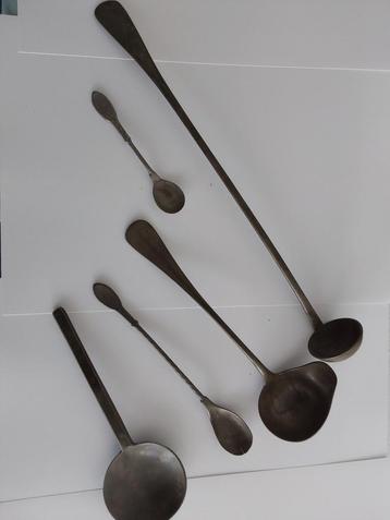 Vintage tinnen Lepels Set beschikbaar voor biedingen