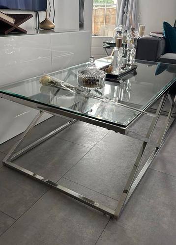 Zilveren salontafel beschikbaar voor biedingen