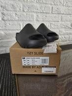 Adidas Yeezy Slide - Onyx - maat 30 - nieuw, Ophalen of Verzenden, Nieuw, Jongen of Meisje