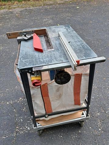 Prima werkende zaagtafel beschikbaar voor biedingen