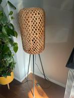 Vloerlamp kwantum rotan, Huis en Inrichting, Lampen | Vloerlampen, Ophalen, Zo goed als nieuw