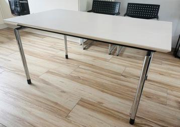 Eettafel van Arco (147x85) beschikbaar voor biedingen