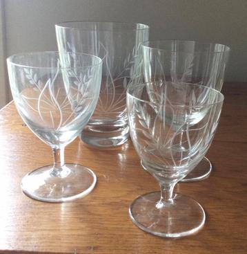 18 delig geslepen  glas servies uit de jaren 60 sixties  beschikbaar voor biedingen