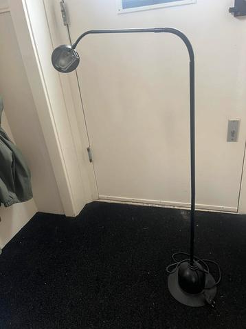 Mooie zwarte design stalamp. Doet het niet