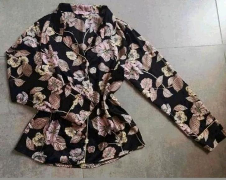 Hunkemöller pyjama blouse ZGAN maat M, Kleding | Dames, Pyjama's, Zo goed als nieuw, Maat 38/40 (M), Ophalen of Verzenden