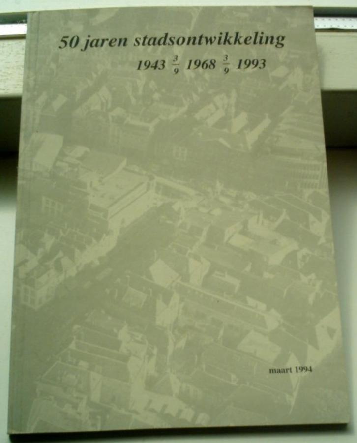 50 jaren stadsontwikkeling van Den Bosch 1943-1993., Boeken, Geschiedenis | Stad en Regio, Zo goed als nieuw, Ophalen of Verzenden