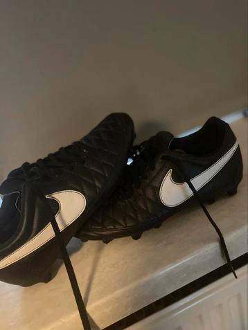 Nike voetbalschoenen maat 40 beschikbaar voor biedingen