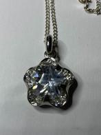 Mooie kristallen hanger aan zilverkleurige ketting, Ophalen, Overige materialen, Met strass, Nieuw