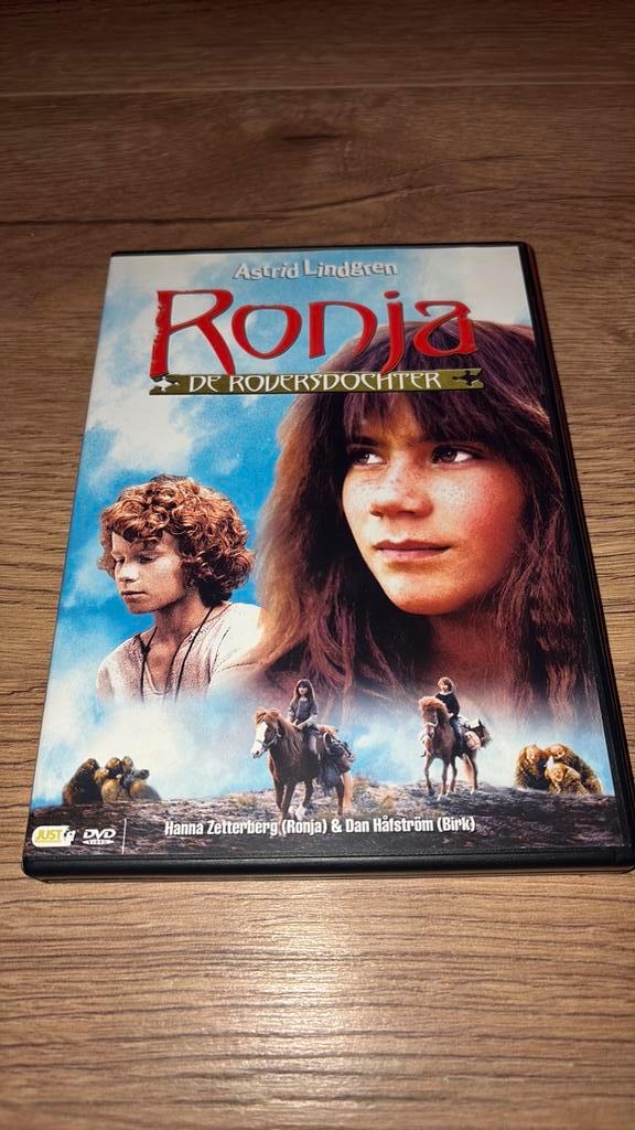 Ronja de Roversdochter van Astrid Lindgren uit 1984., Cd's en Dvd's, Dvd's | Avontuur, Zo goed als nieuw, Vanaf 16 jaar, Ophalen of Verzenden
