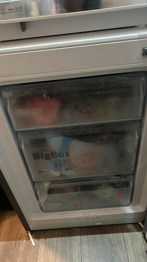 €500 (of bieden) Koelkast te koop moet uiterlijk 29 juni weg, Witgoed en Apparatuur, Vriezers en Diepvrieskisten, Gebruikt, Ophalen of Verzenden
