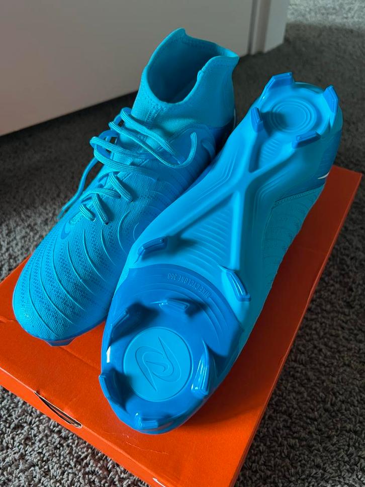 Gloednieuwe voetbalschoenen - nooit gedragen!, Sport en Fitness, Voetbal, Nieuw, Schoenen, Maat XS of kleiner, Ophalen of Verzenden