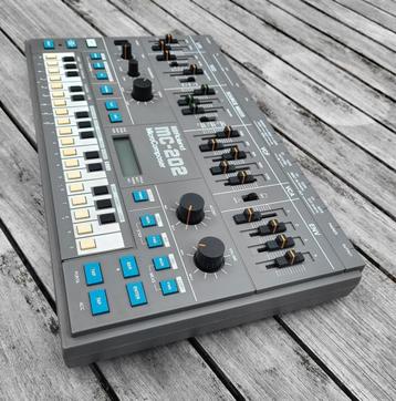 Roland MC-202  beschikbaar voor biedingen