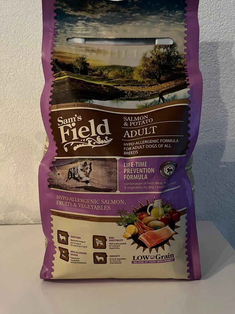 Adult hypoallergeen graanvrij zalm hondenbrokjes  2,5 kilo, Ophalen, Hond