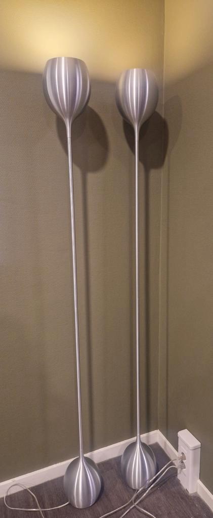 2 Stijlvolle zilverkleurige vloerlampen, Zoxx, Huis en Inrichting, Lampen | Vloerlampen, Zo goed als nieuw, 150 tot 200 cm, Metaal