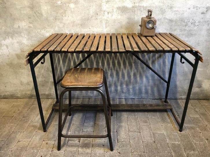 Gave vintage industriele tafel | bureau | buro uit Frankrijk, Huis en Inrichting, Bureaus, Gebruikt, Bureau, Ophalen