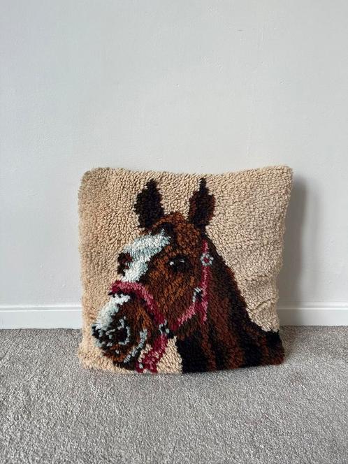 Vintage kussen met paard, 37x36cm. Boho bohemian 60s 70s, Huis en Inrichting, Woonaccessoires | Kussens, Gebruikt, Bruin, Vierkant