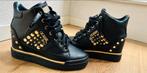 Guess zwart met goud sleehak sneakers mt 36, Kleding | Dames, Schoenen, Ophalen of Verzenden, Zo goed als nieuw, Zwart, Sneakers of Gympen