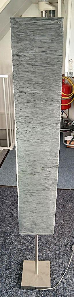 Staande lamp met RVS voet en papieren kap, Huis en Inrichting, Lampen | Vloerlampen, Gebruikt, 100 tot 150 cm, Metaal, Overige materialen
