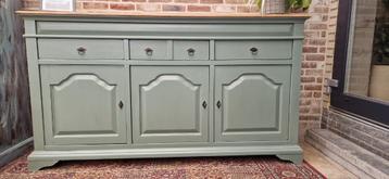Landelijk groen dressoir met houten blad  beschikbaar voor biedingen