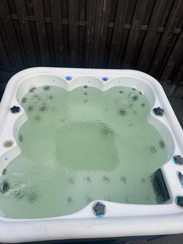 Balboa jacuzzi/spa 6 persoons beschikbaar voor biedingen