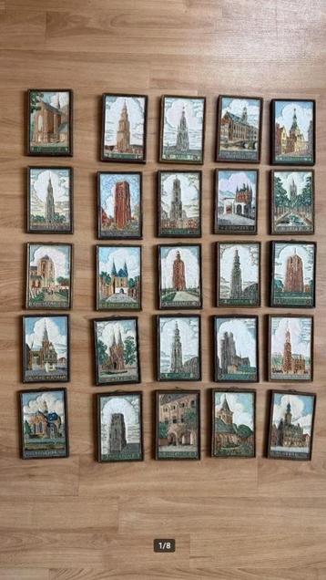 25 Antieke Reliëftegels 'Nederlandse Stadstorens en Kerken' beschikbaar voor biedingen