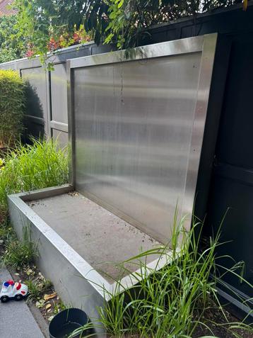 Waterval voor de tuin beschikbaar voor biedingen
