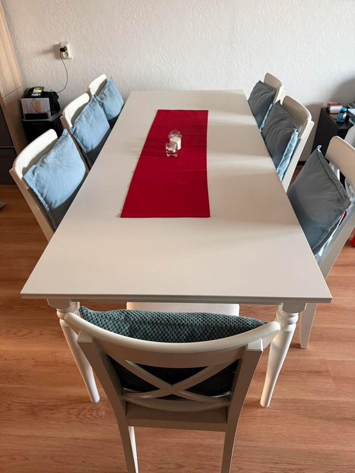 Eettafel Ingatorp + 6 of 7 eetkammerstoelen Ingolf, Huis en Inrichting, Complete eetkamers, Zo goed als nieuw, 4 tot 6 stoelen