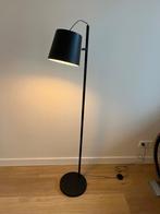 Vloerlamp mat zwart met Philips Hue, Huis en Inrichting, Lampen | Vloerlampen, Ophalen, Zo goed als nieuw, 150 tot 200 cm